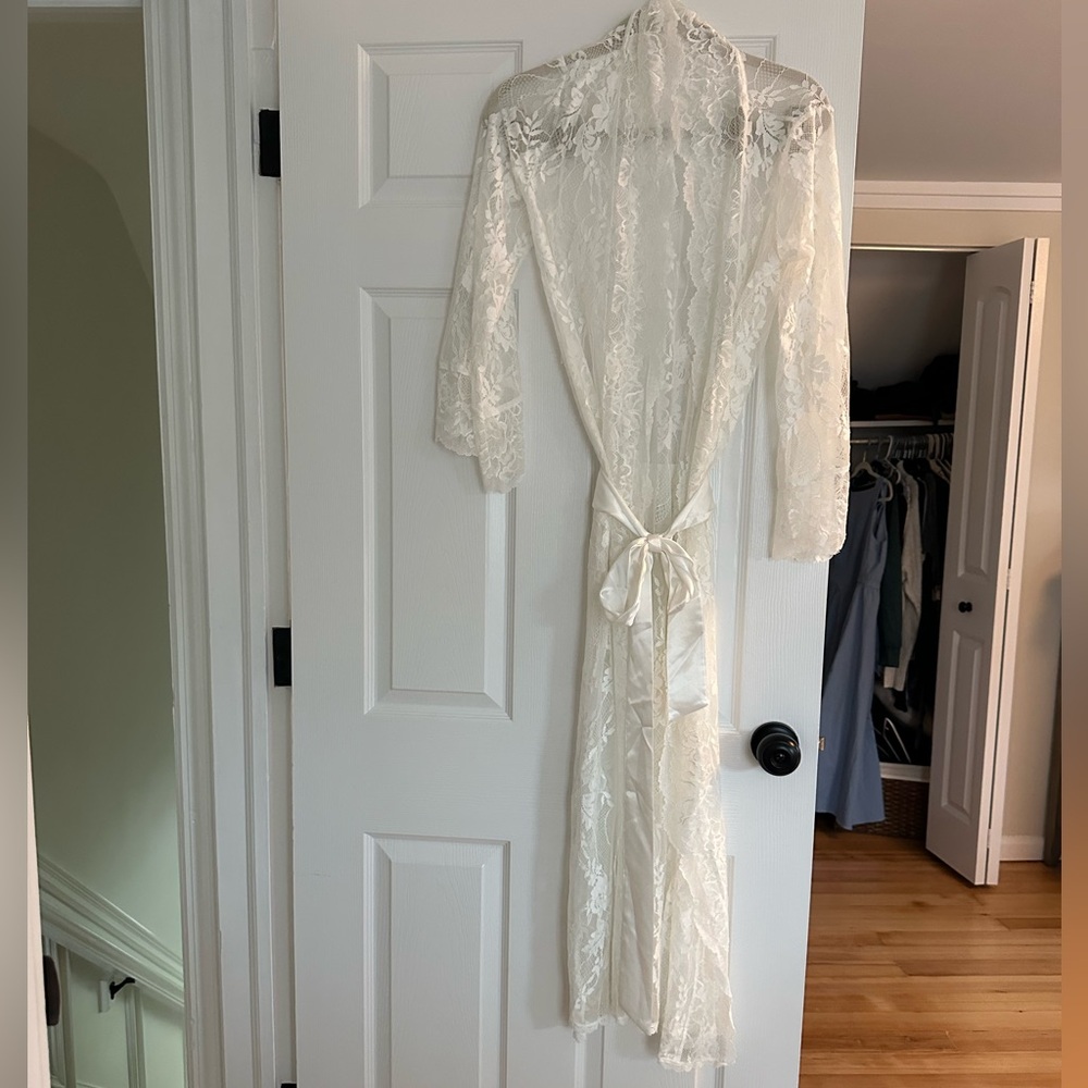 JONQUIL lace robe. Beautiful lace long robe. Runs larger